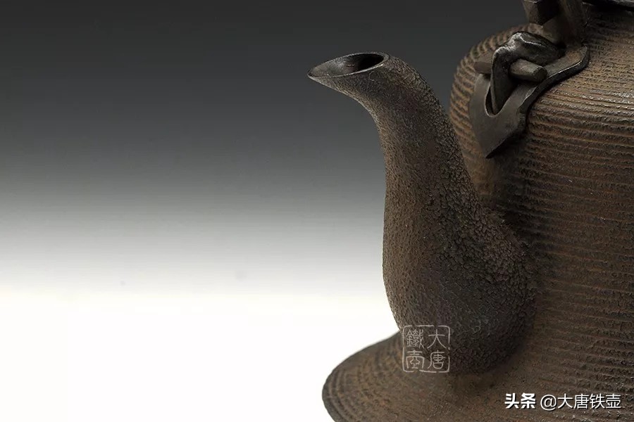 日本铁壶是用什么铁铸造的,日本铁壶真实图片
