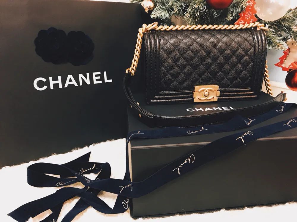 只有我知道,自己那辆奔驰有多么寒酸