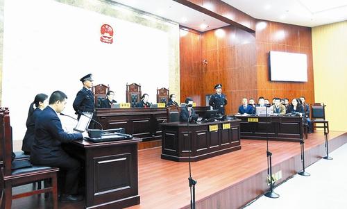 男子买过期食品索赔败诉,男子买过期食品赔偿7万