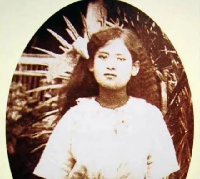 有其母必有其子粤语,泰国国王为什么疼爱小儿子