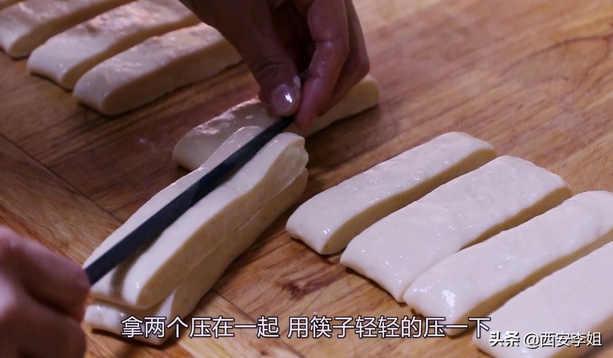 快速家庭炸油条的做法和配方,李姐油条的制作方法视频