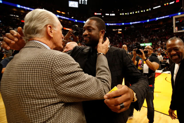 3号球衣韦德,3号球衣致敬韦德视频