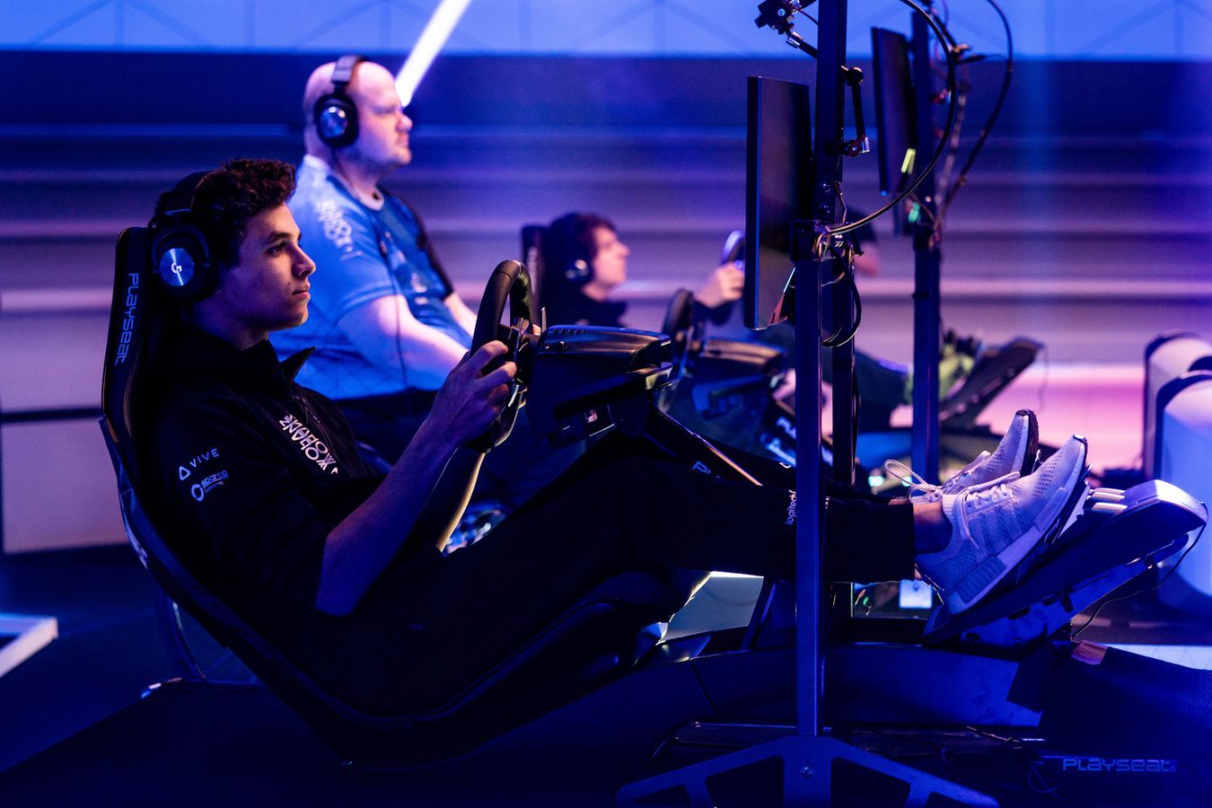 告诉孩子不要放弃自己的机会,每个小男孩都有赛车梦