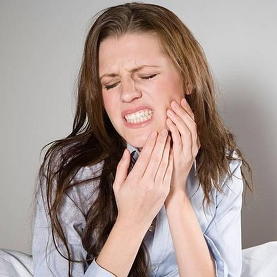 口腔溃疡注意吃什么食物好,口腔溃疡的原因和治疗措施