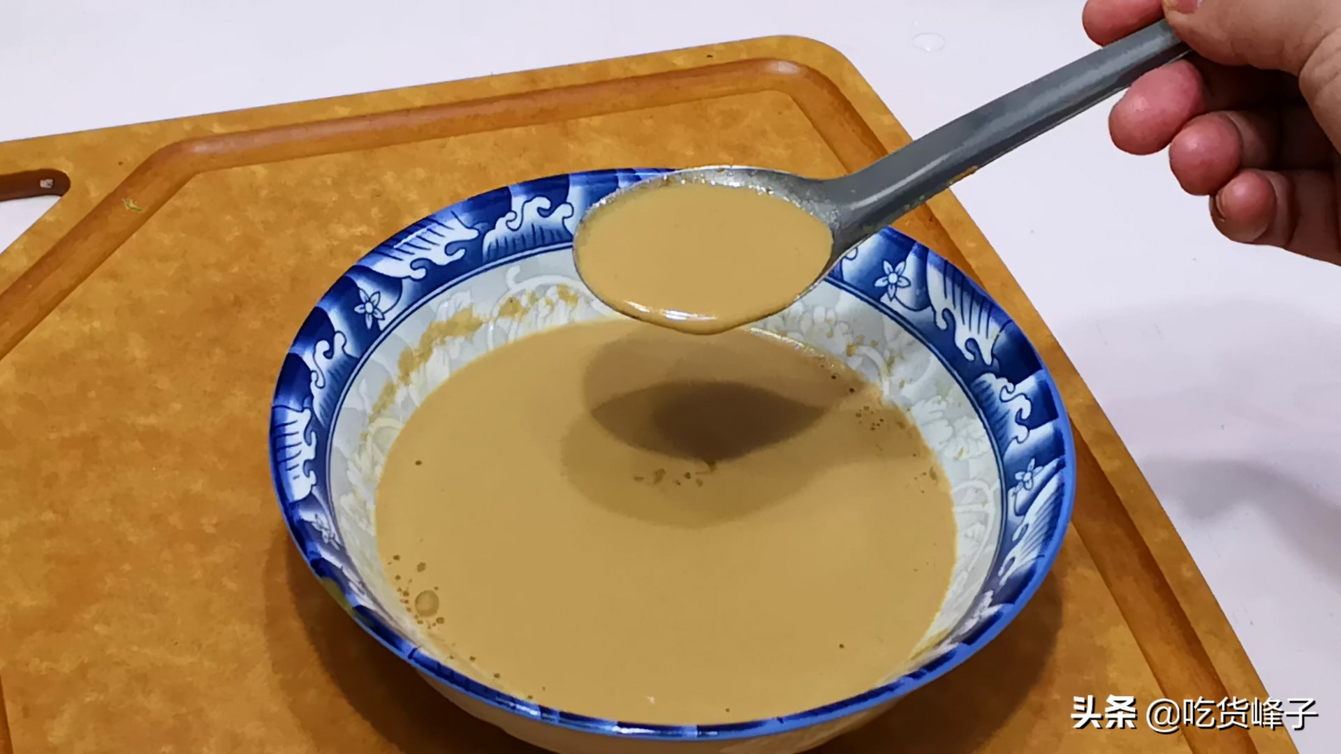 用油调芝麻酱的方法,调芝麻酱千万别直接用水