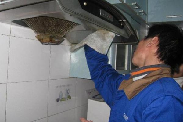 油烟机如何自己清洗全过程,清洗多年油烟机妙招教你一招