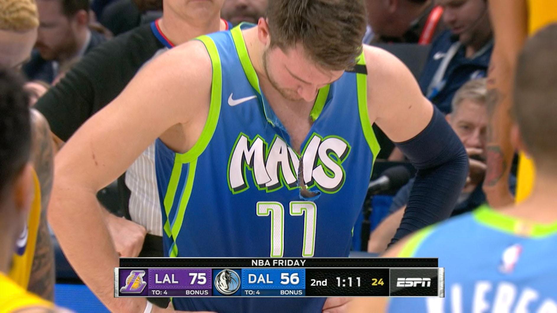 东契奇险被打哭，香蕉船保罗的脸又被打肿，网友：老詹太过分了