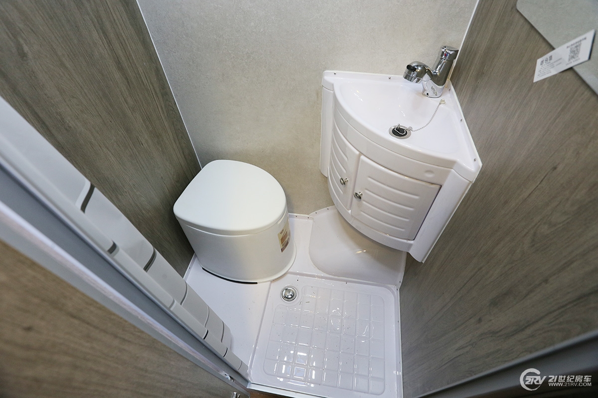 拖挂式房车价格10万左右睡两人,顶级双轴高端9.7米拖挂房车