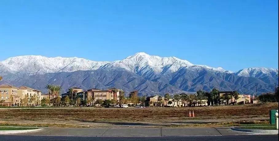 租房热门地段,破房子租五万块一个月