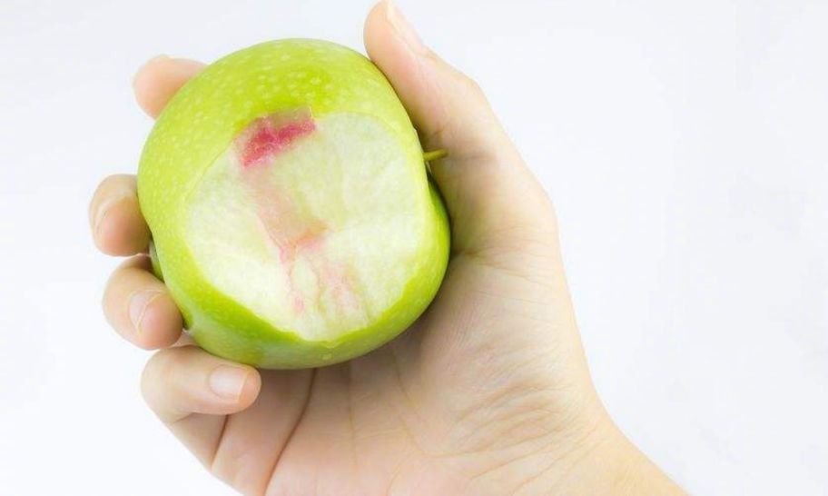 牙龈出血牙齿松动怎么解决,牙龈松动出血是什么原因引起的