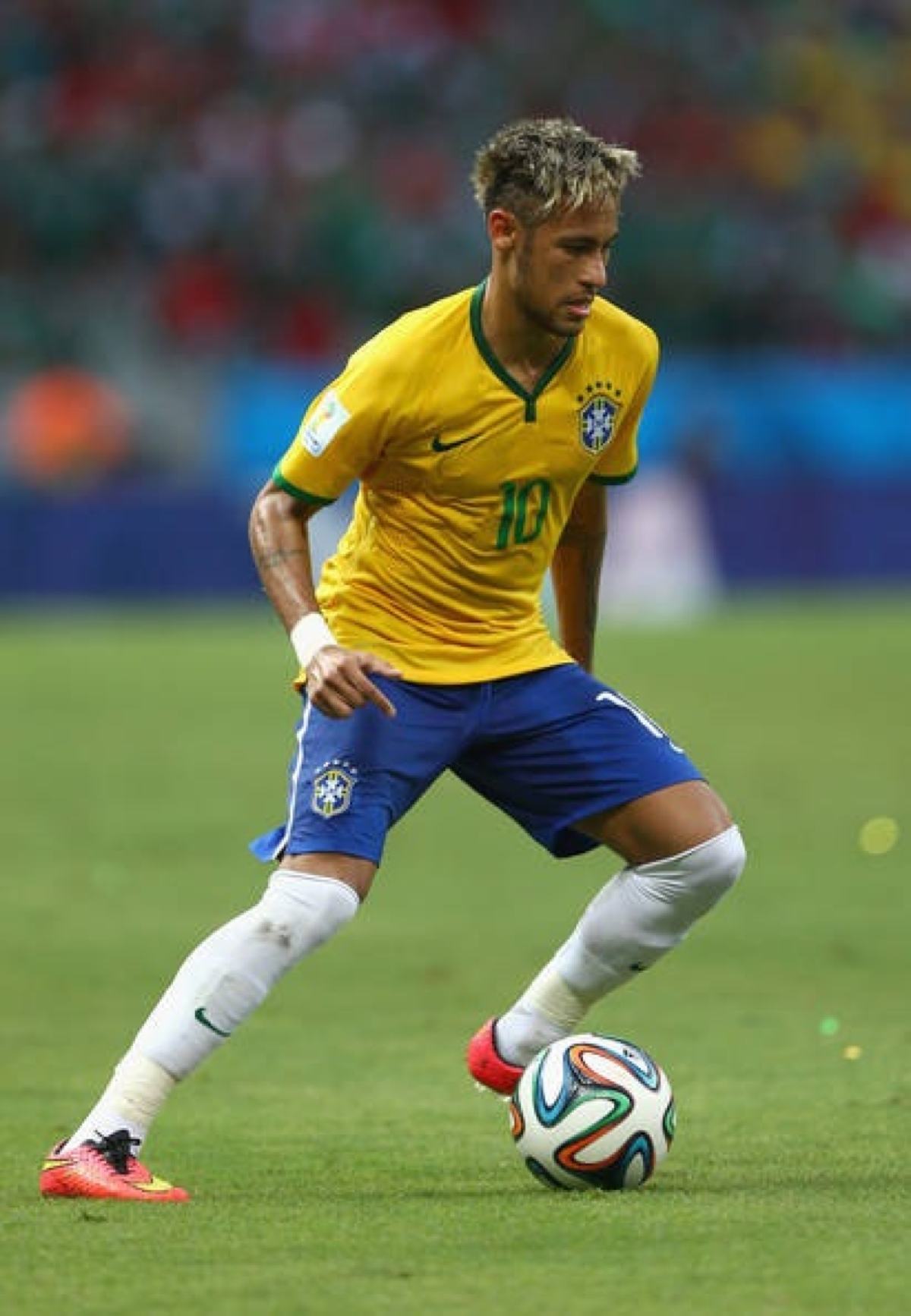 16-17欧洲足坛十大边锋,足坛十大重炮手第一名