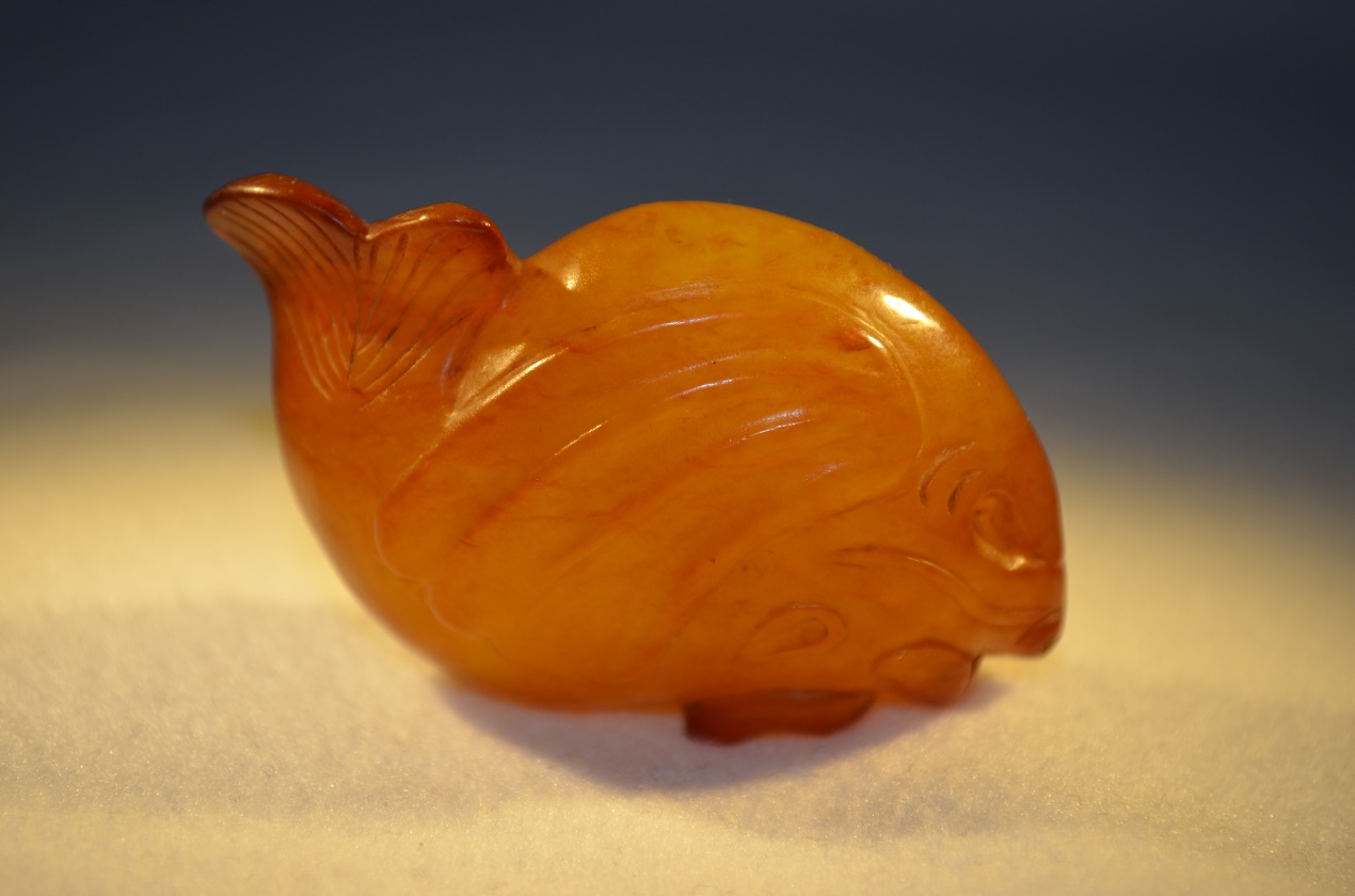 鸡血石与田黄石的结合,硬田黄石与田黄石