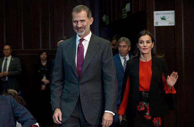 西班牙王后风格斗篷,西班牙王后穿衣经典款