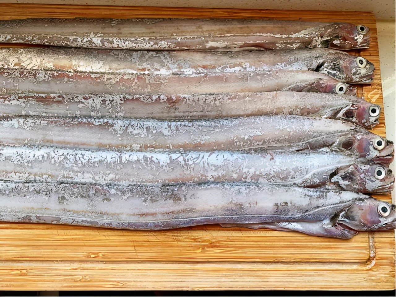 带鱼如何煎不粘锅,如何煎带鱼不粘锅的秘诀