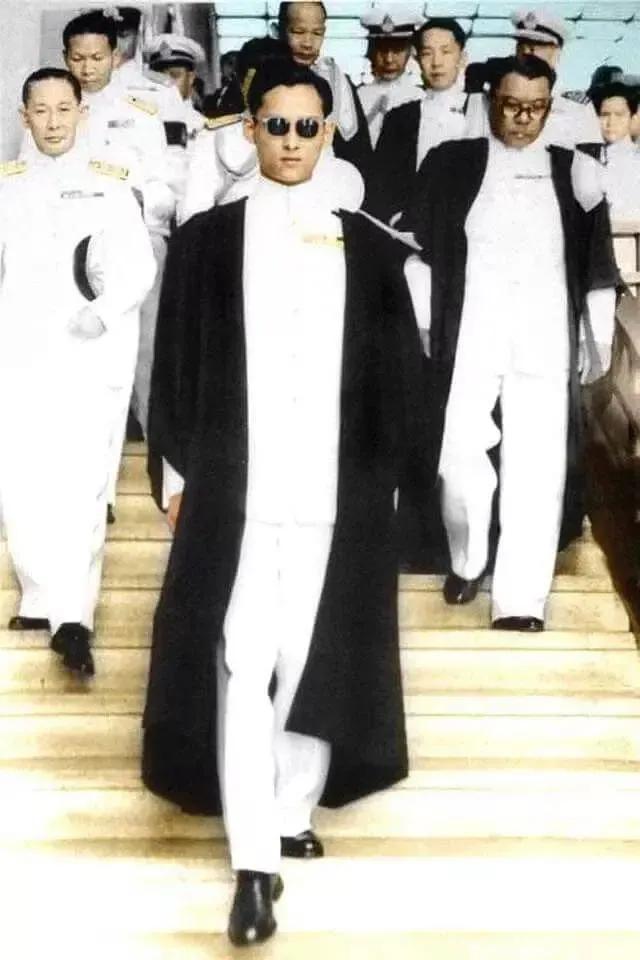 有其母必有其子粤语,泰国国王为什么疼爱小儿子