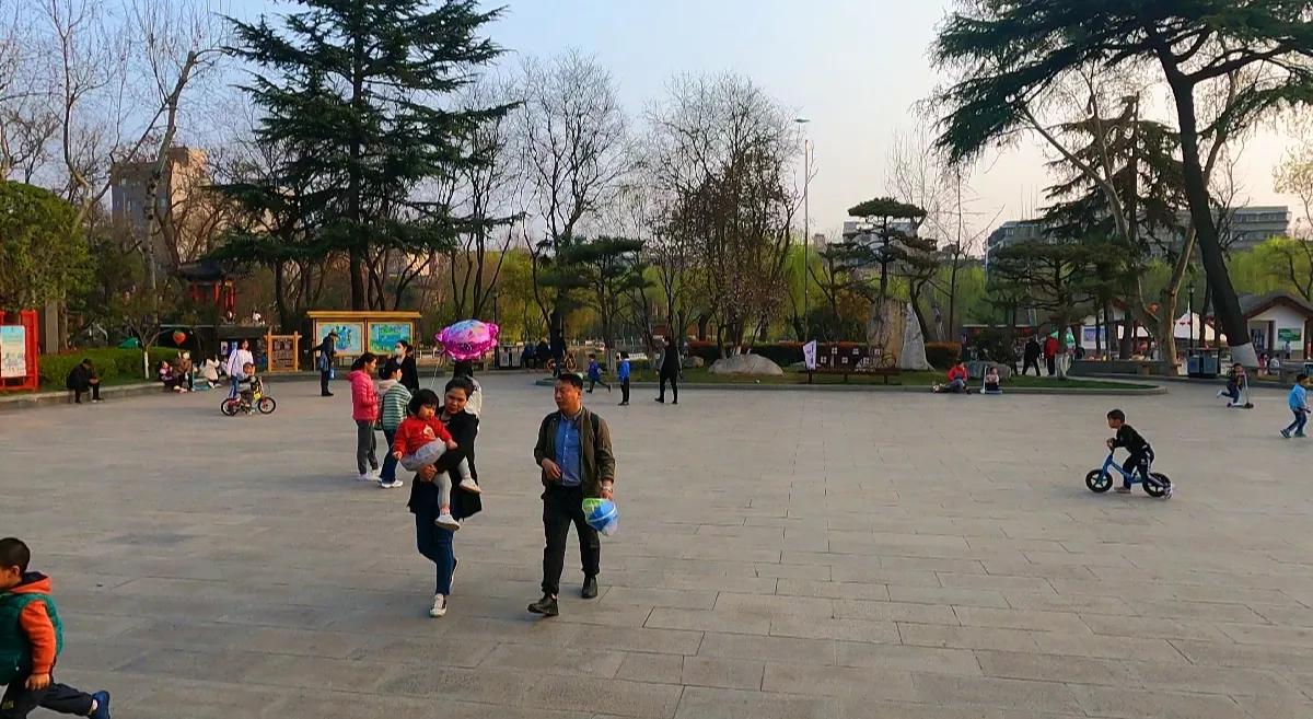 西安莲湖公园要门票吗,西安莲湖公园历史