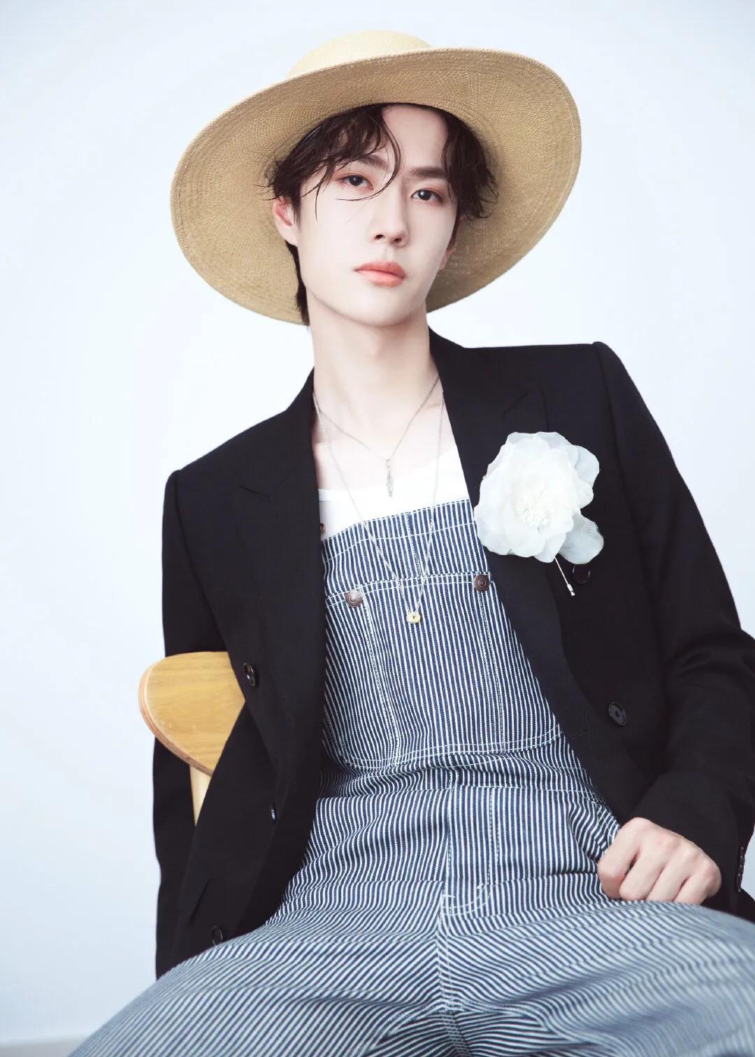 王一博送女孩蓝风铃,王一博推荐蓝风铃现场