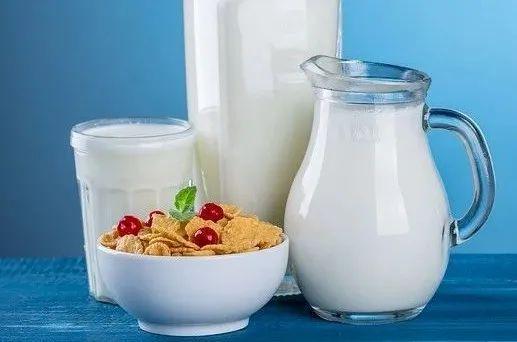 牛奶里面的激素对人体有啥危害,牛奶中的激素会致癌吗