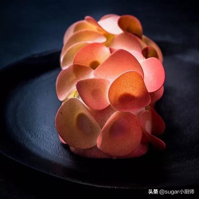 我懒！拒绝太复杂的，这个蛋糕好，哈哈，今晚就翻她牌子了