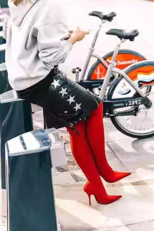 穿上长筒靴，拥有逆天长腿的同时还可以跟秋裤saybyebye