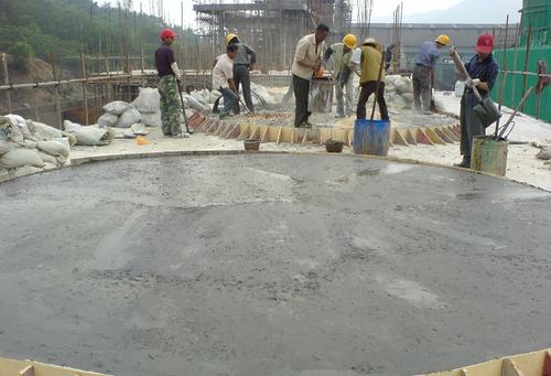 混凝土受冻处理措施,冬季混凝土受冻危害