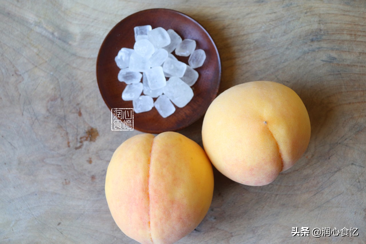 自制黄桃罐头煮和蒸之前，都不能少了这一步，怪不得桃肉酸坏得快