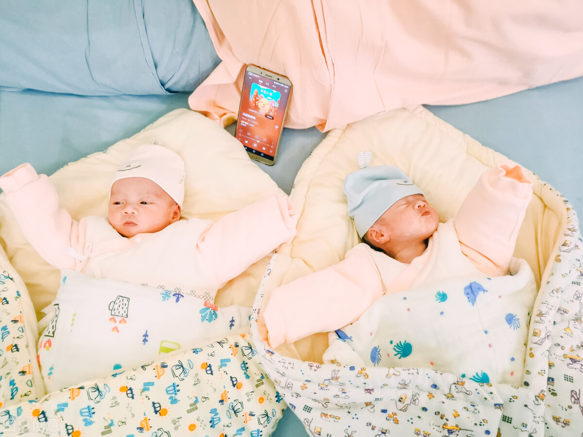 为什么满月当天宝宝一直哭闹,满月宝宝一直哭闹不停是怎么了