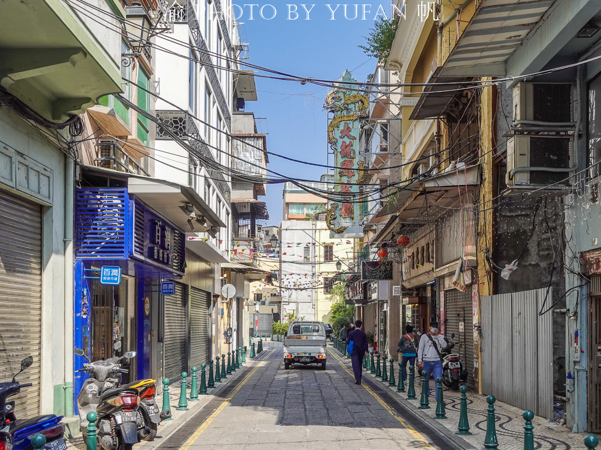 闲逛老店林立的澳门十月初五老街,菜市场的菜价有些出乎意料