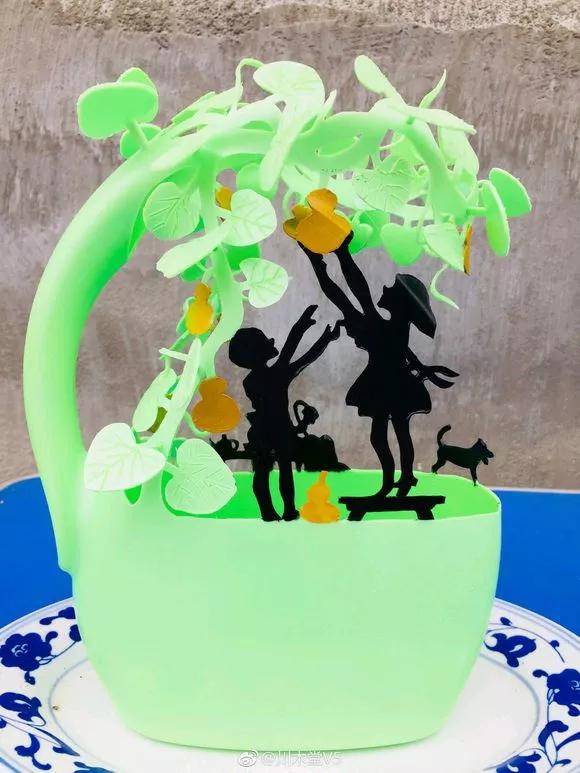 洗衣液桶剪2刀秒变各种养花神器,旧洗衣液瓶怎样剪养花好看