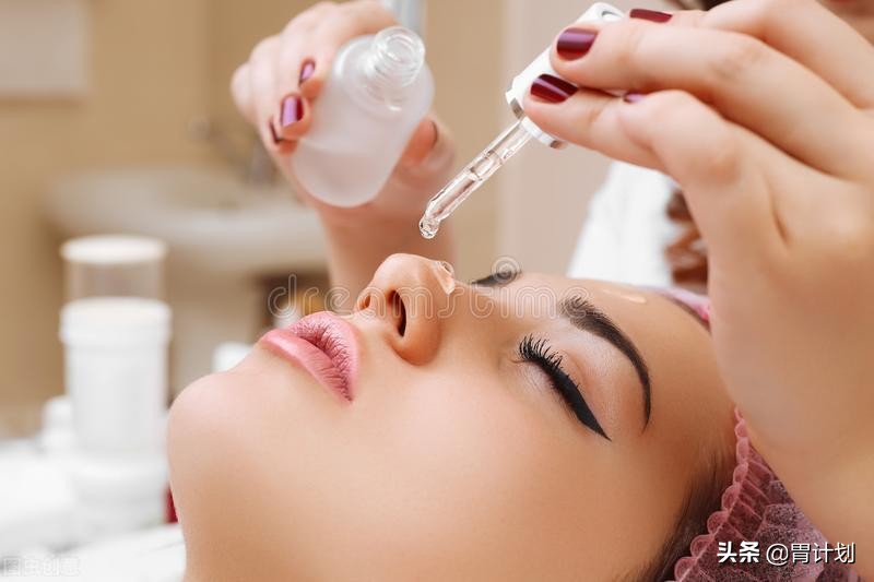 面霜跟精华的正确使用方法,保湿面霜和精华哪个好用