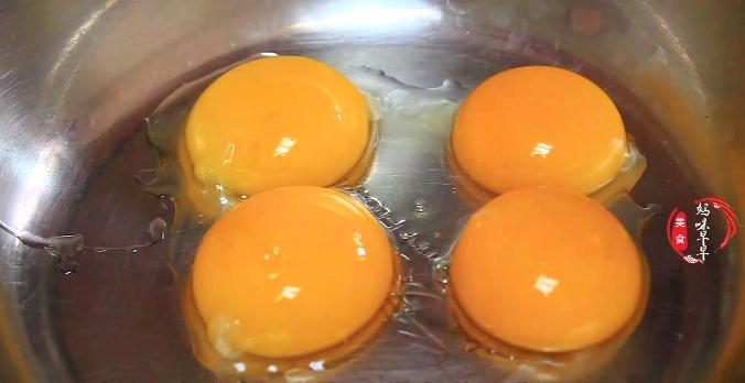 电饭煲蛋糕胚不塌陷不回缩的做法,电饭煲蛋糕粉蒸蛋糕如何不塌陷