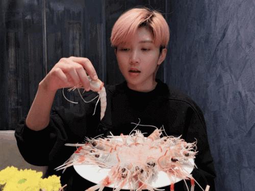 吃海鲜龙虾帝王蟹自助,海胆海鳌虾自助