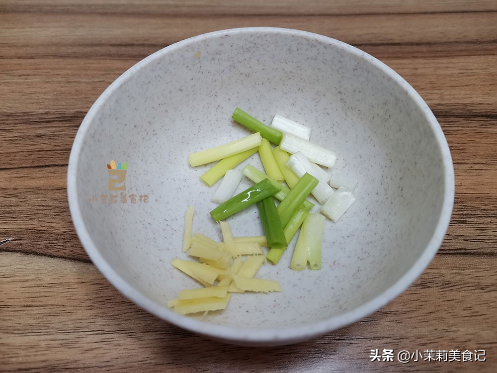 “春天的钙王”，与韭菜绝配，简单一炒贼鲜美，贵点也要给孩子吃