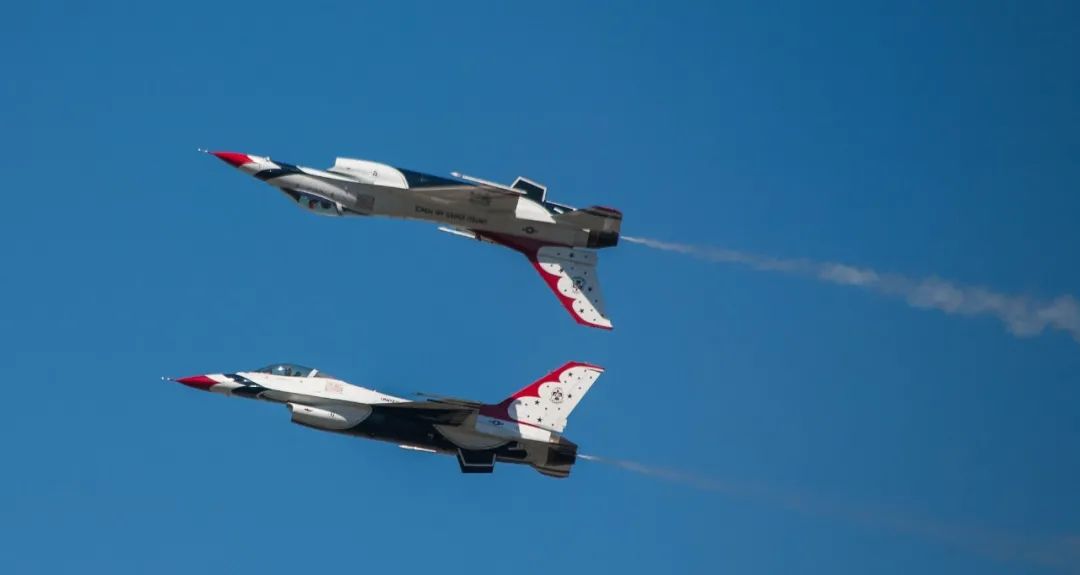 飞机一直往上飞能飞多高,为什么飞机可以逆着时间飞