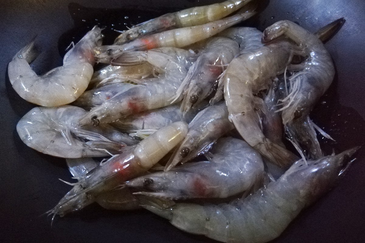 红亮润泽油焖大虾怎么样,油焖大虾这样做色泽红亮太好吃了