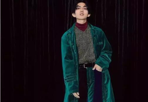 郭敬明为何叫小金人,郭敬明穿大衣完整视频