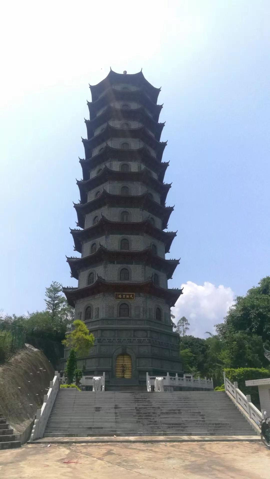 广西土豪大佬为儿子建四合院,广西富豪一亿5千万做祠堂