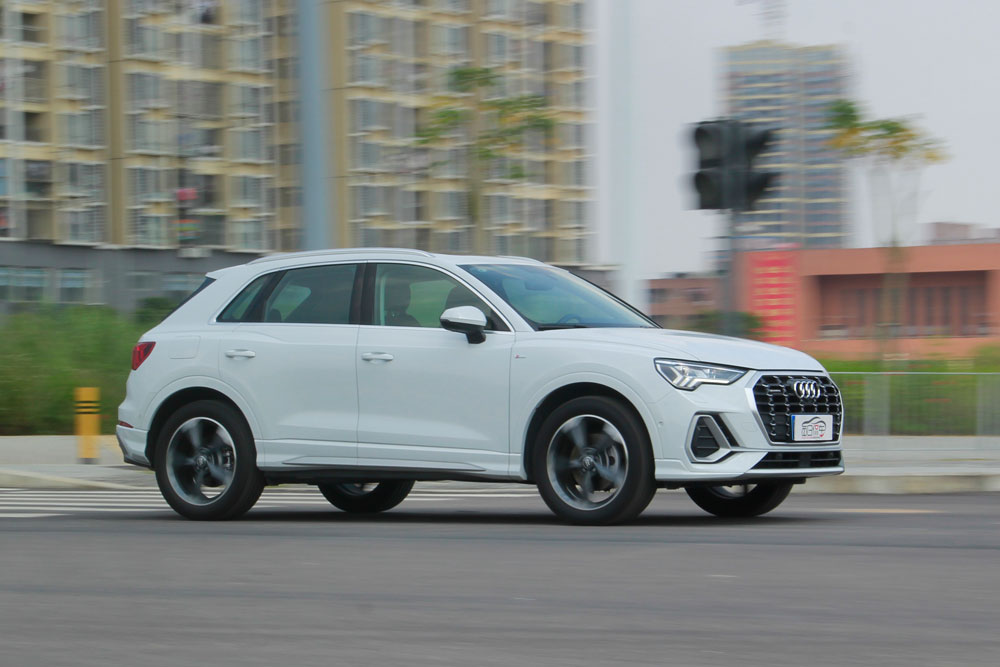 奥迪q345tfsiquattro,奥迪q335tfsi时尚动感型测评