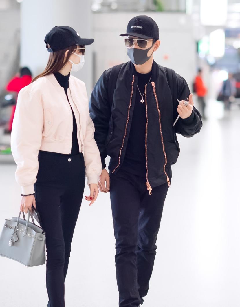 唐嫣罗晋红毯穿搭,唐嫣罗晋机场穿搭情侣款满满cp感