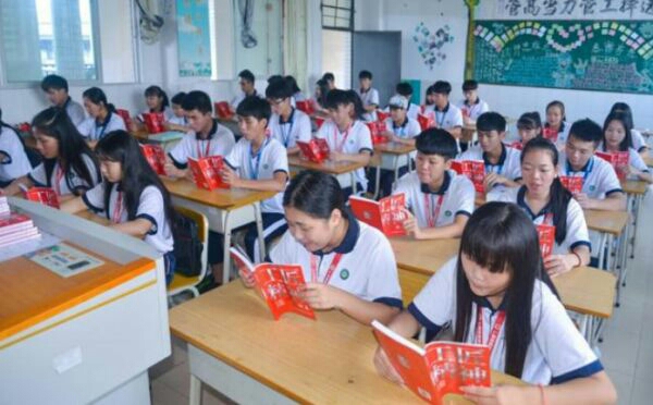 到底应该做鸡头还是做凤尾,到底应该做鸡头还是凤尾