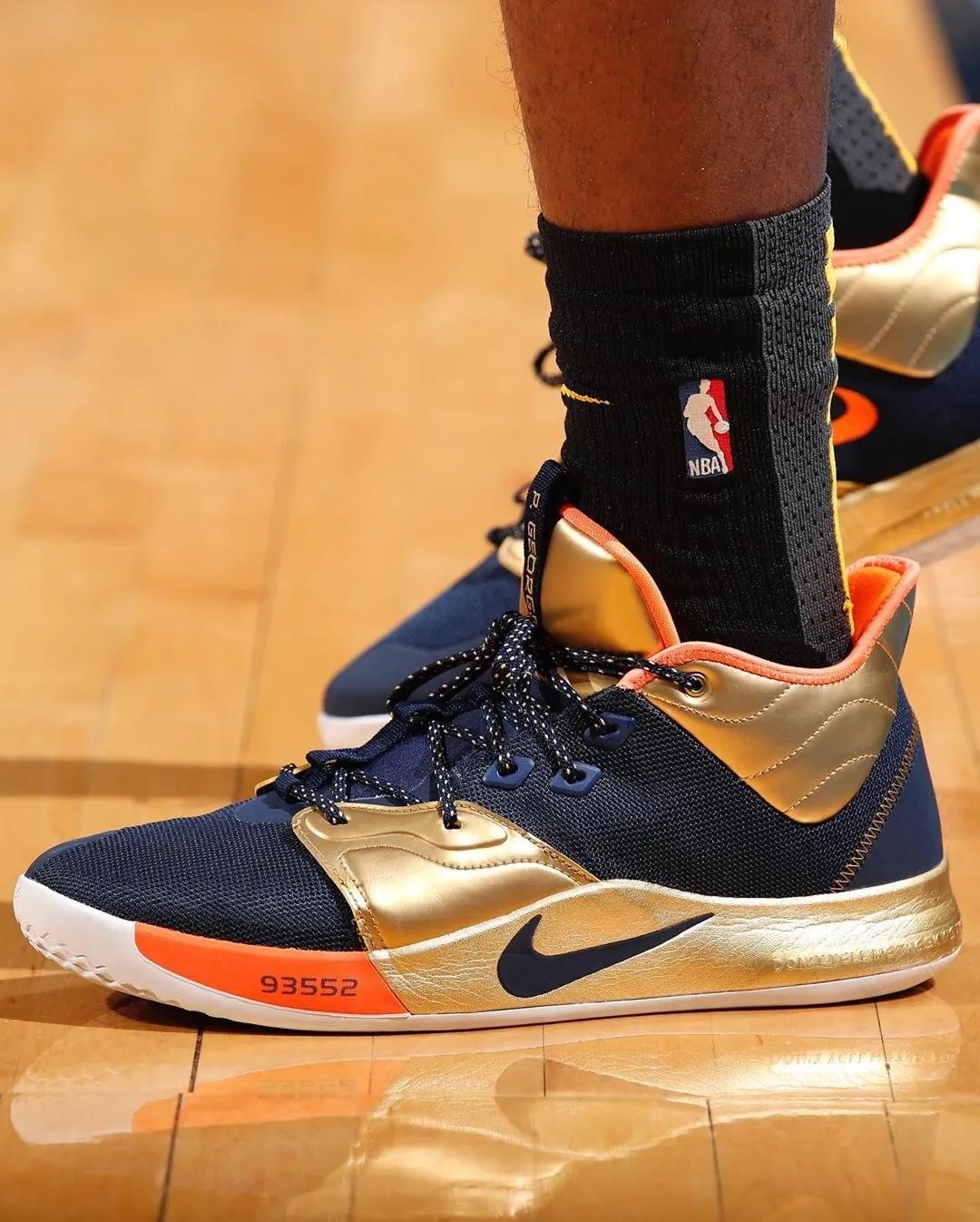 施罗德篮网上脚球鞋,施罗德上脚欧文球鞋