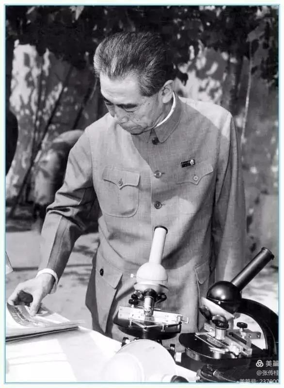 夜爬凤凰岭,雪落鸡冠山