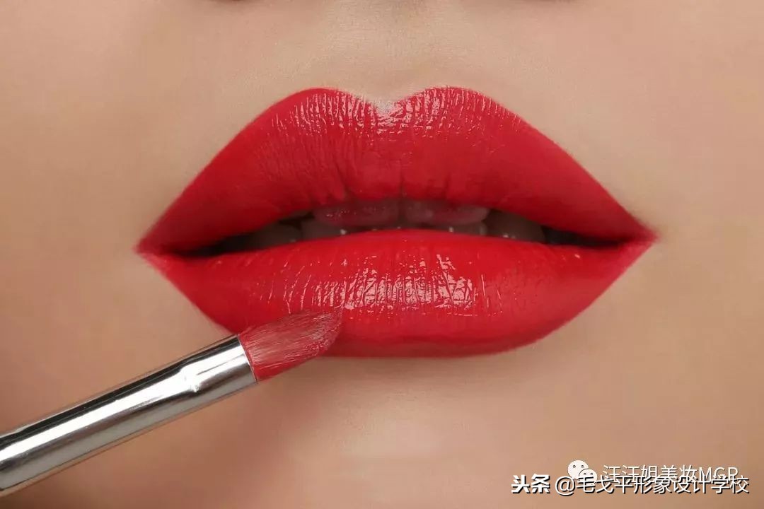 为什么口红怎么涂都不好看,嘴唇起皮涂口红不好看怎么办