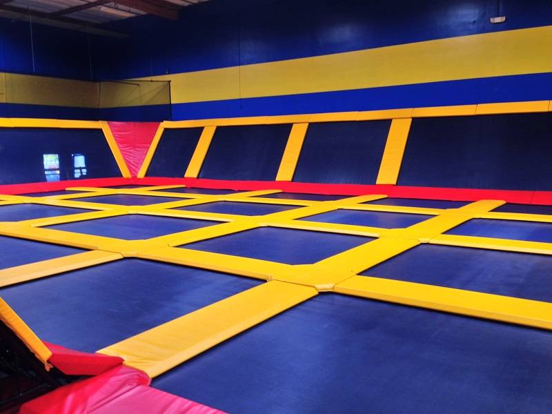 蹦床公园投资前要掌握哪些小技巧,万元投资就能快速回本的蹦床项目
