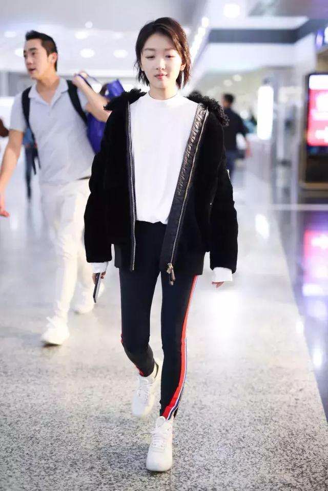 周冬雨橘色,周冬雨粉马甲