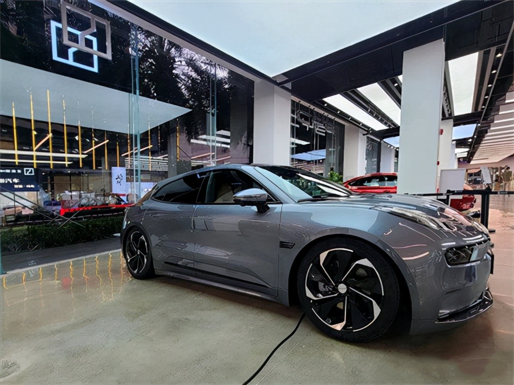 吉利高端品牌营销为何频繁翻车?极氪001是否还值得购买?