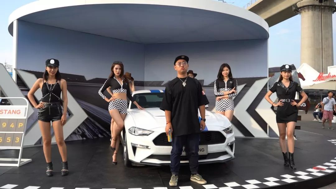 悍马h2硬派越野车,30万左右你会选帕杰罗还是h9