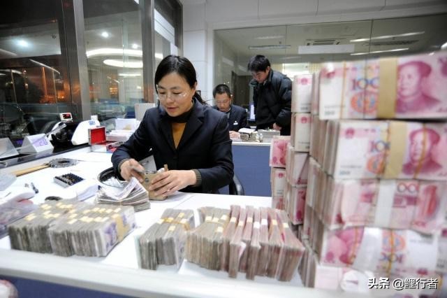 45岁开始存钱养老一年存多少,有30万存款和2000退休金够养老吗