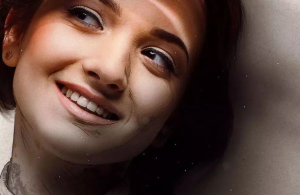 他画了一个3D美人，涂上颜色后，让人不禁赞叹，大呼不可思议。