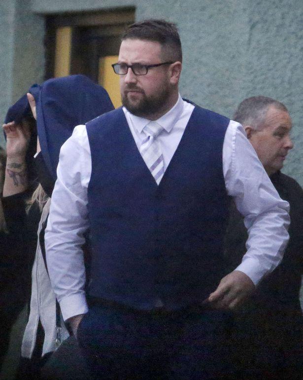 英国伴郎暴打新娘,英国新娘婚礼遭伴郎暴打